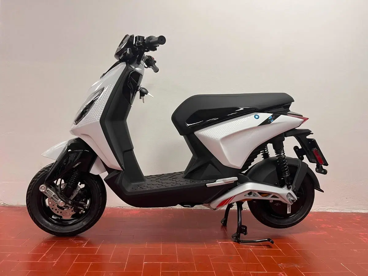 Piaggio 1 Active (2022 - 26) (2)
