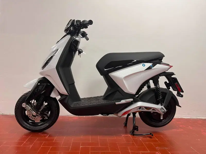 Piaggio 1 Active (2022 - 26) (2)