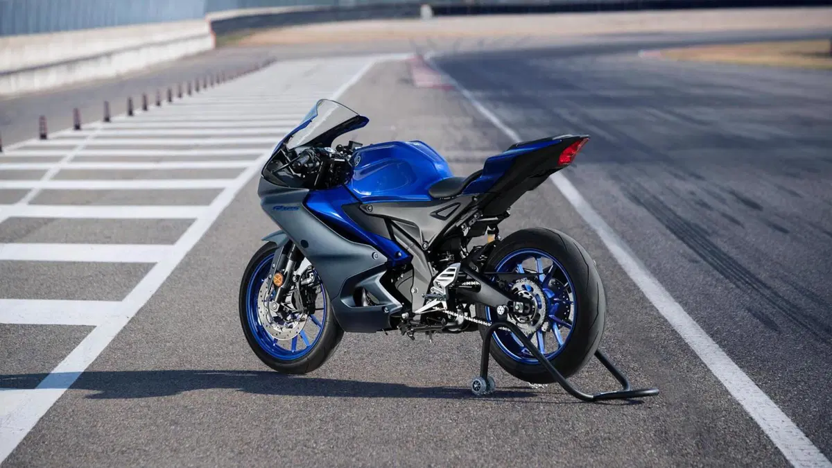 Yamaha R125 2023: ancora più sportiva (2)