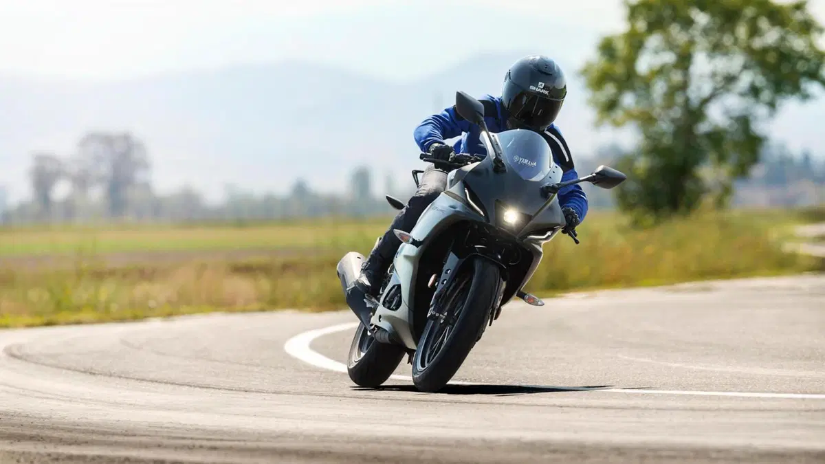 Yamaha R125 2023: ancora più sportiva (6)