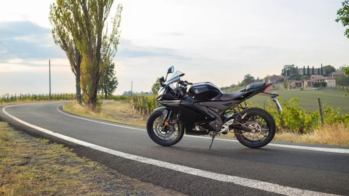 Yamaha R125 2023: ancora più sportiva (7)