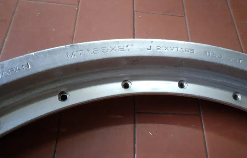 Did cerchio tubless 1,85x21 n°28 fori per Honda ep