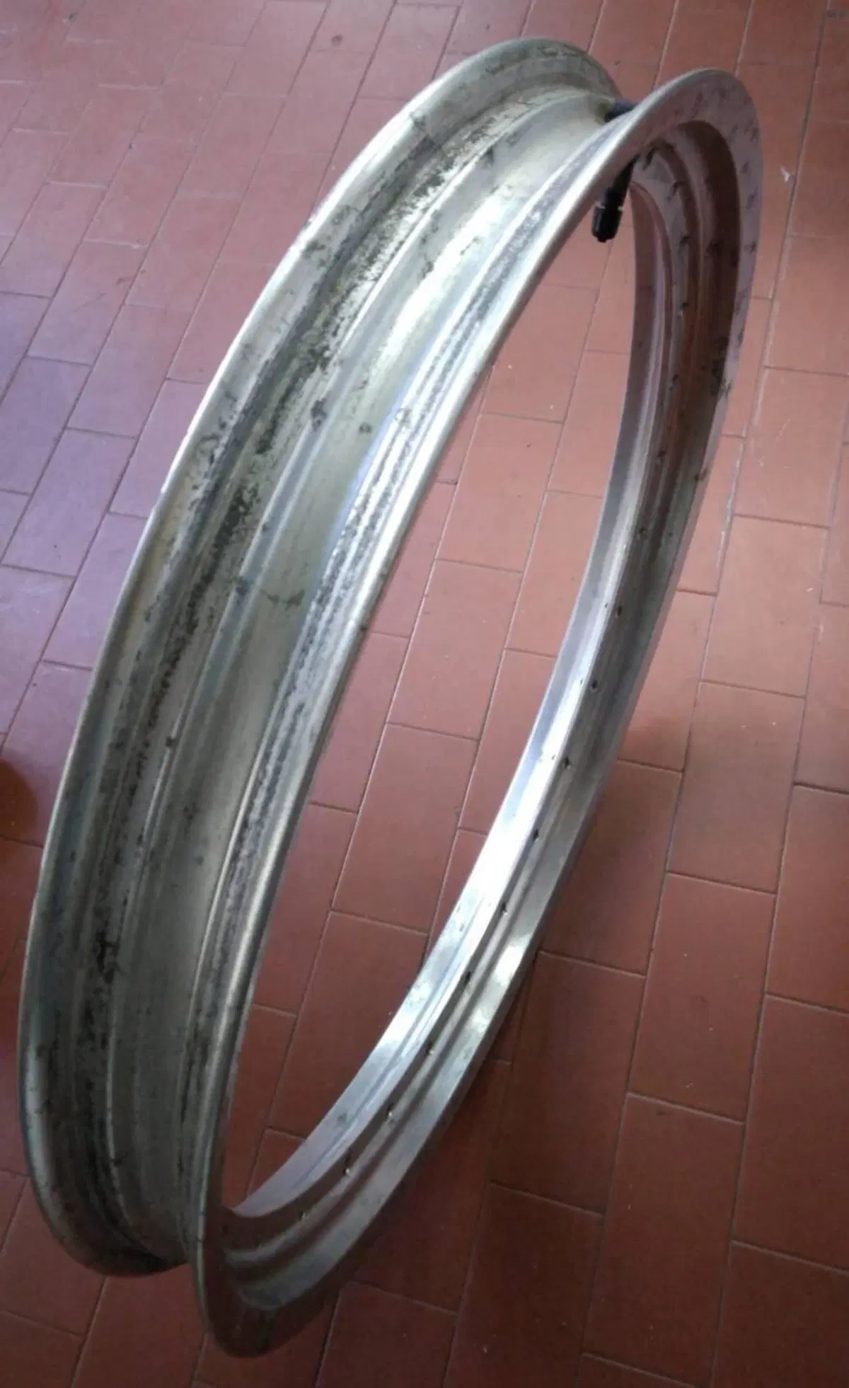 Did cerchio tubless 1,85x21 n°28 fori per Honda ep (2)