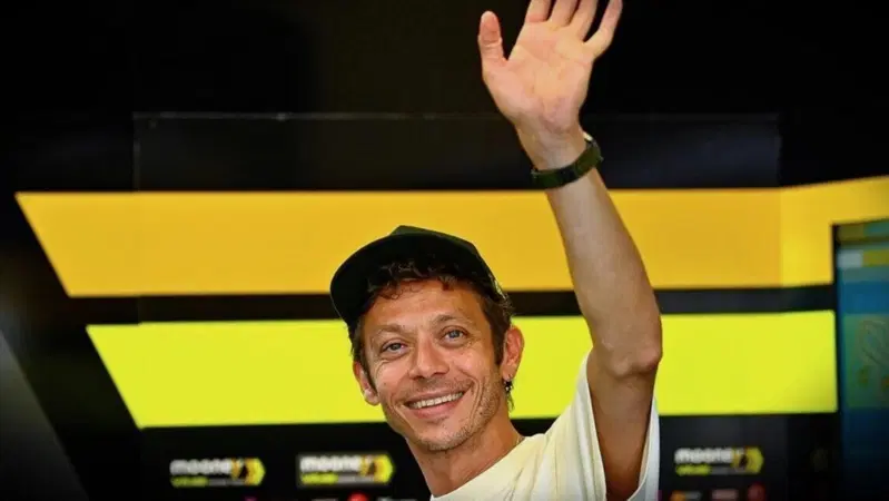 MotoGP 2022. GP di Valencia. C'&egrave; anche Valentino Rossi: le sue parole su Pecco Bagnaia, Yamaha, le moto e la clinica mobile