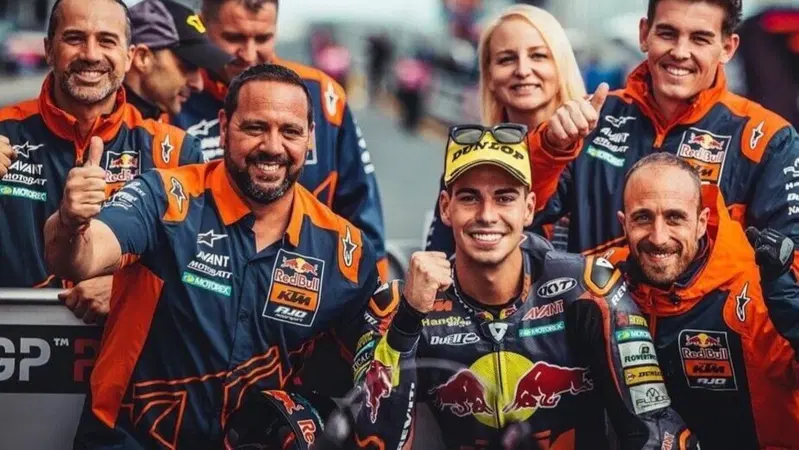 MotoGP 2022. GP di Valencia. Ai Ogura cade, Augusto Fernandez &egrave; campione del mondo!