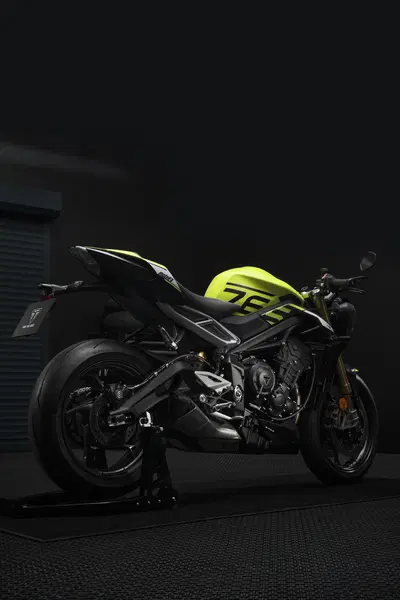 Triumph Street Triple 2023 - immagine 5