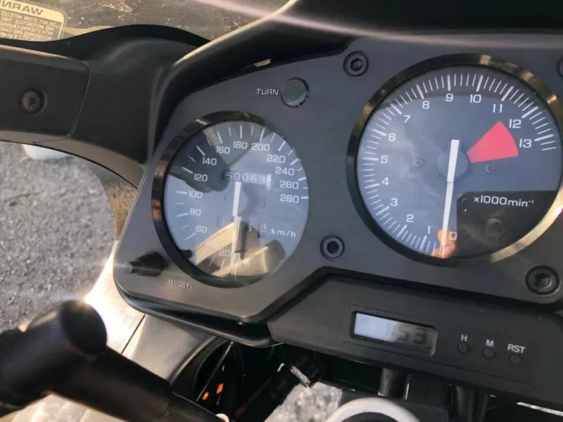 Honda VFR750F (4)