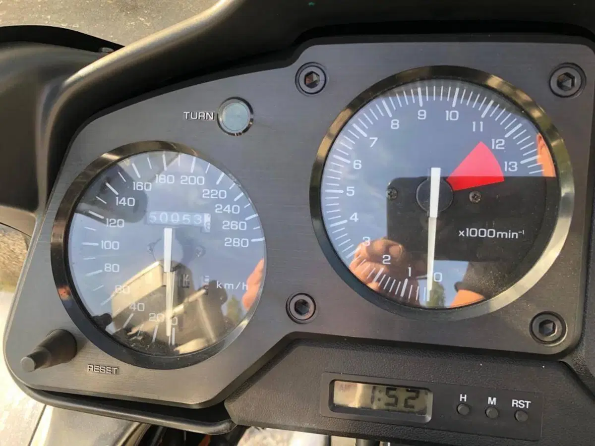 Honda VFR750F (5)