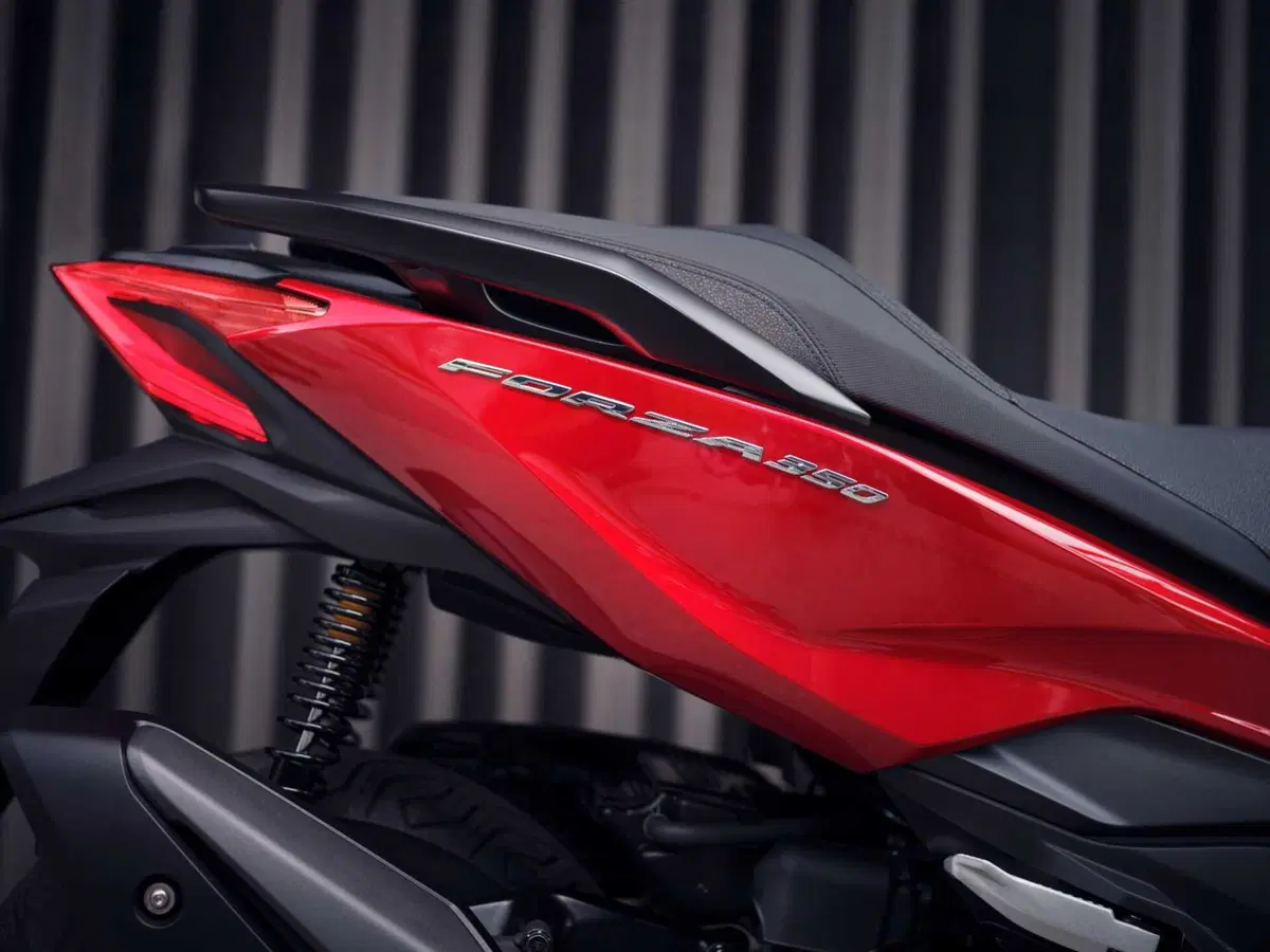 Eicma 2022, le novità: Honda Forza 125 e 350. Cambia lo stile [GALLERY]  (9)