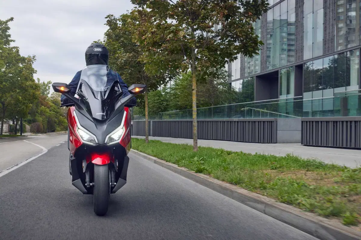 Eicma 2022, le novità: Honda Forza 125 e 350. Cambia lo stile [GALLERY]  (10)