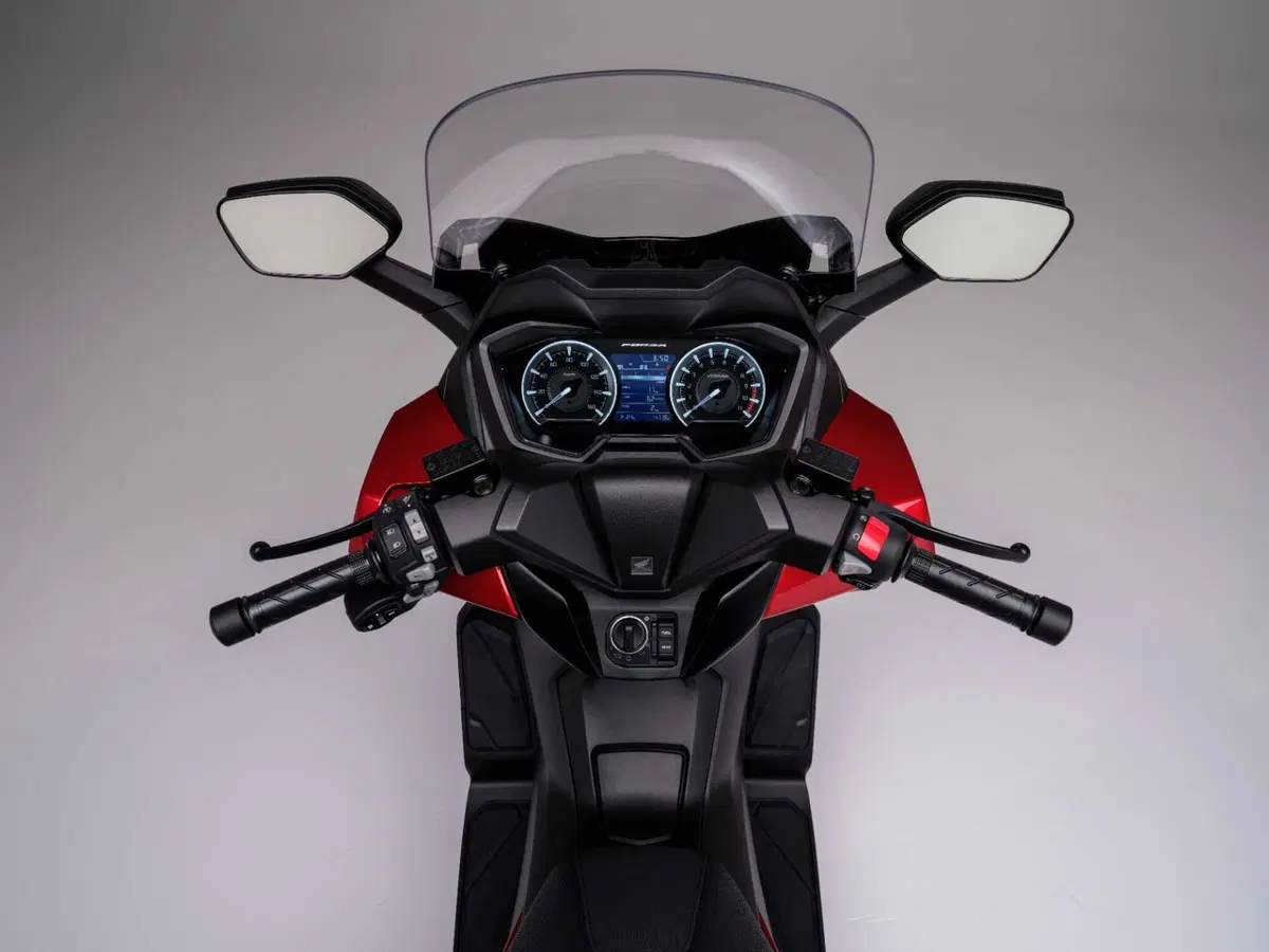 Eicma 2022, le novità: Honda Forza 125 e 350. Cambia lo stile [GALLERY]  (19)