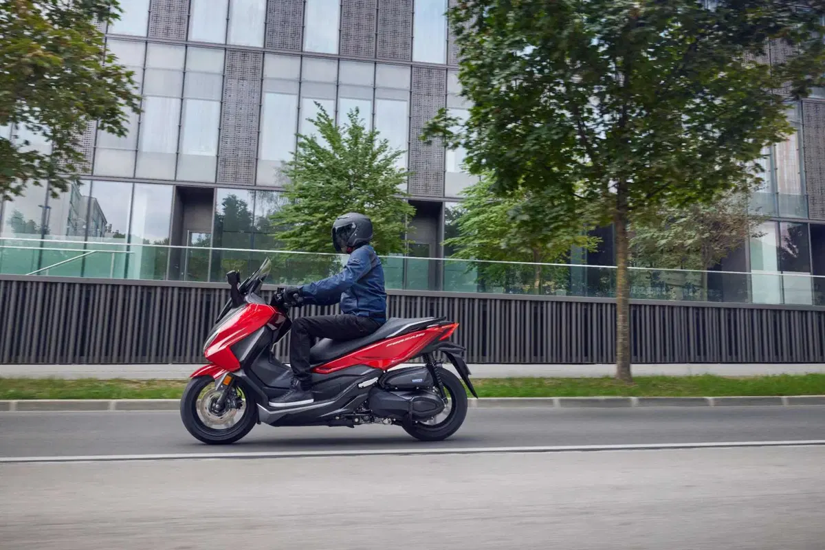 Eicma 2022, le novità: Honda Forza 125 e 350. Cambia lo stile [GALLERY]  (20)