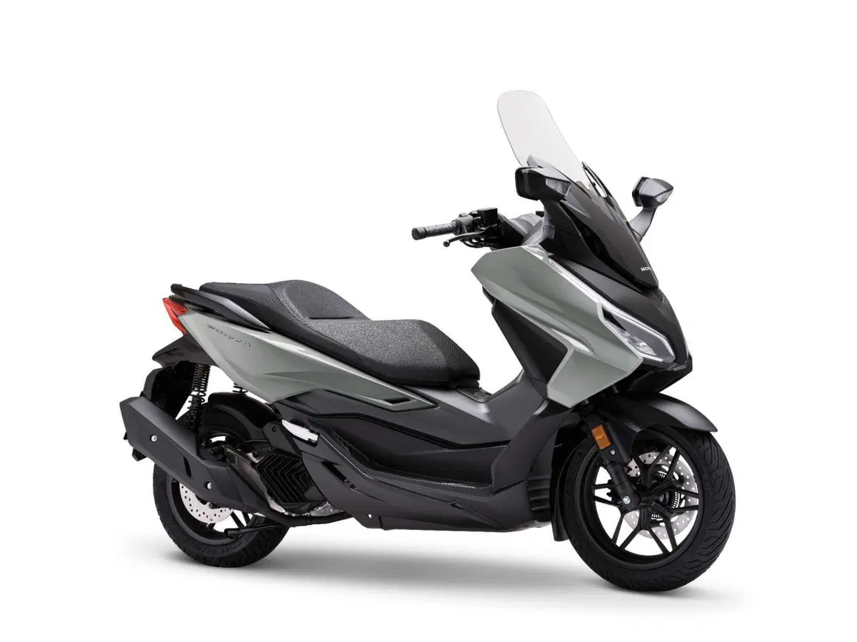 Eicma 2022, le novità: Honda Forza 125 e 350. Cambia lo stile [GALLERY]  (21)