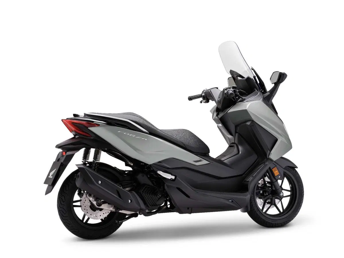 Eicma 2022, le novità: Honda Forza 125 e 350. Cambia lo stile [GALLERY]  (23)
