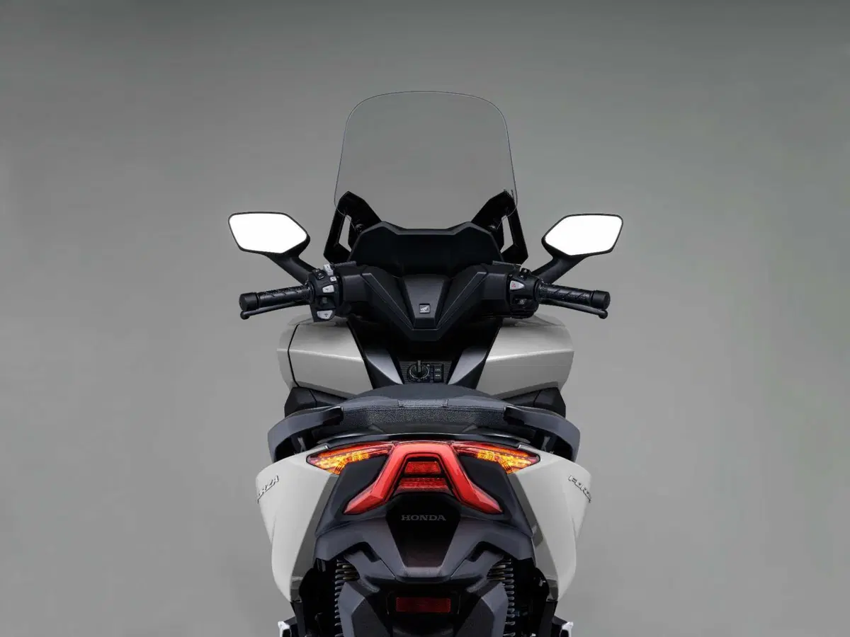 Eicma 2022, le novità: Honda Forza 125 e 350. Cambia lo stile [GALLERY]  (26)