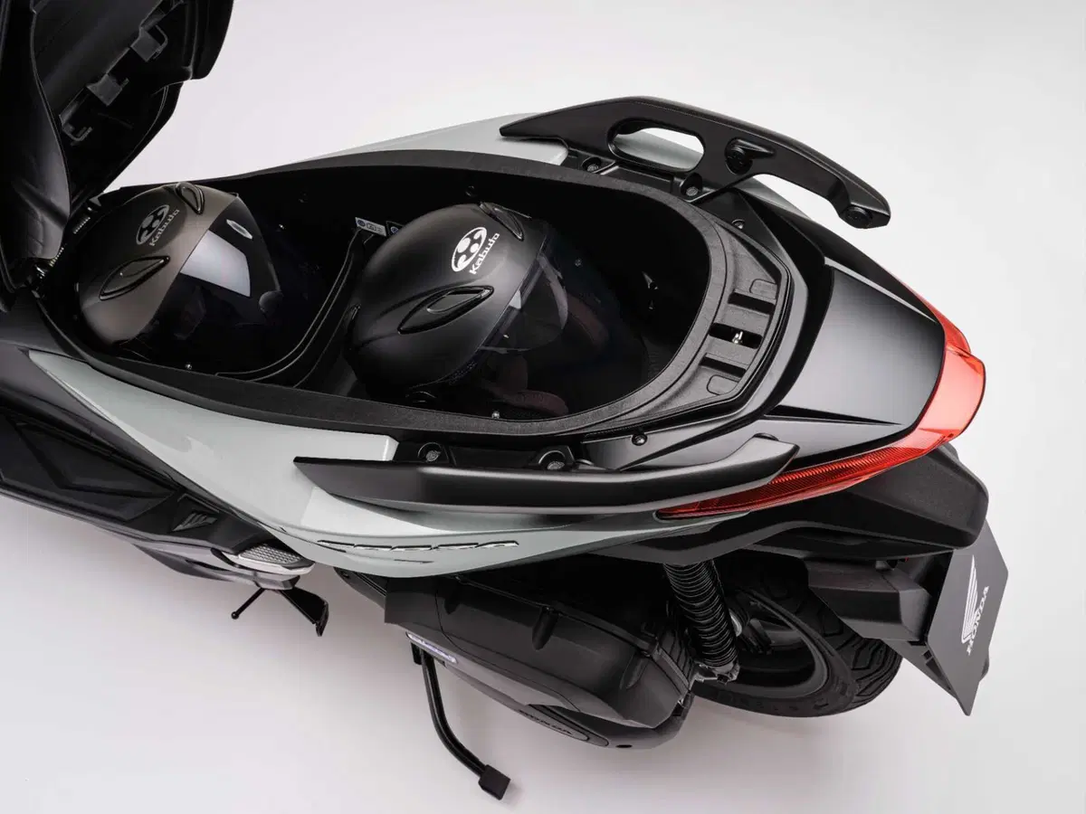 Eicma 2022, le novità: Honda Forza 125 e 350. Cambia lo stile [GALLERY]  (28)