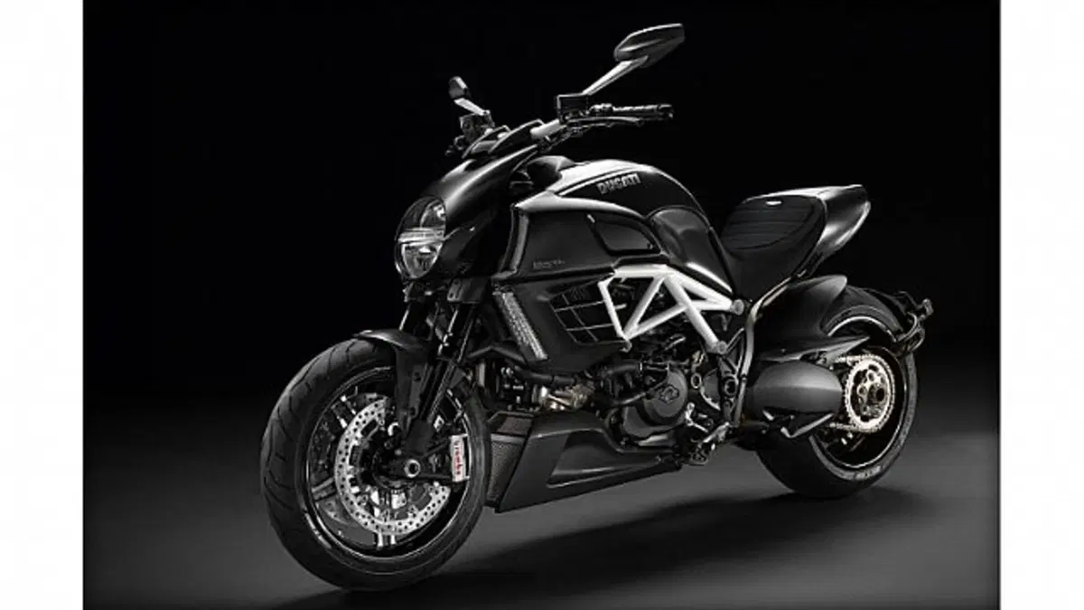 Ducati Diavel 1200 Diavel 1200 AMG (2012) (2)