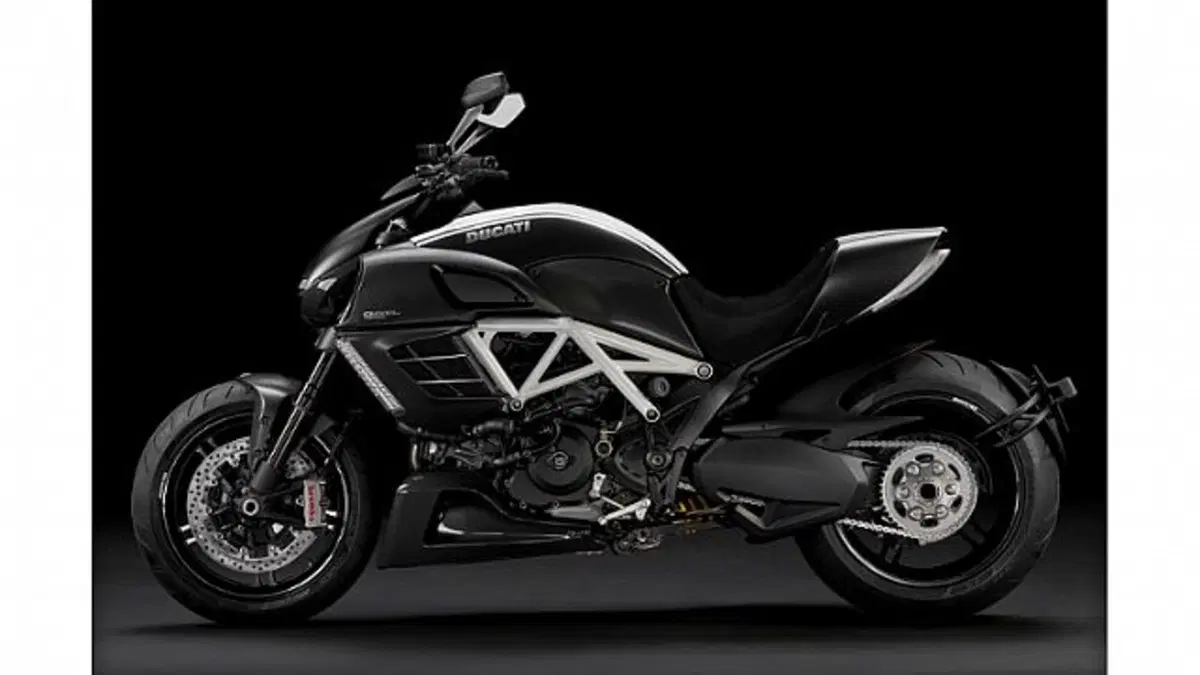 Ducati Diavel 1200 Diavel 1200 AMG (2012) (3)
