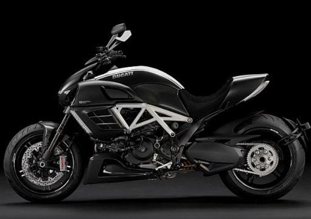 Ducati Diavel 1200 AMG (2012) (3)