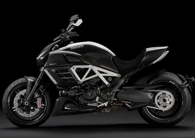 Ducati Diavel 1200 Diavel 1200 AMG (2012) (3)
