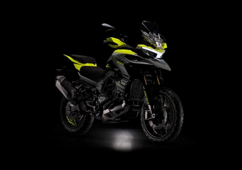 Benelli TRK 800 (2023), prezzo e scheda tecnica - Moto.it
