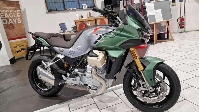 Moto Guzzi V100 Mandello S (2025 - 26)