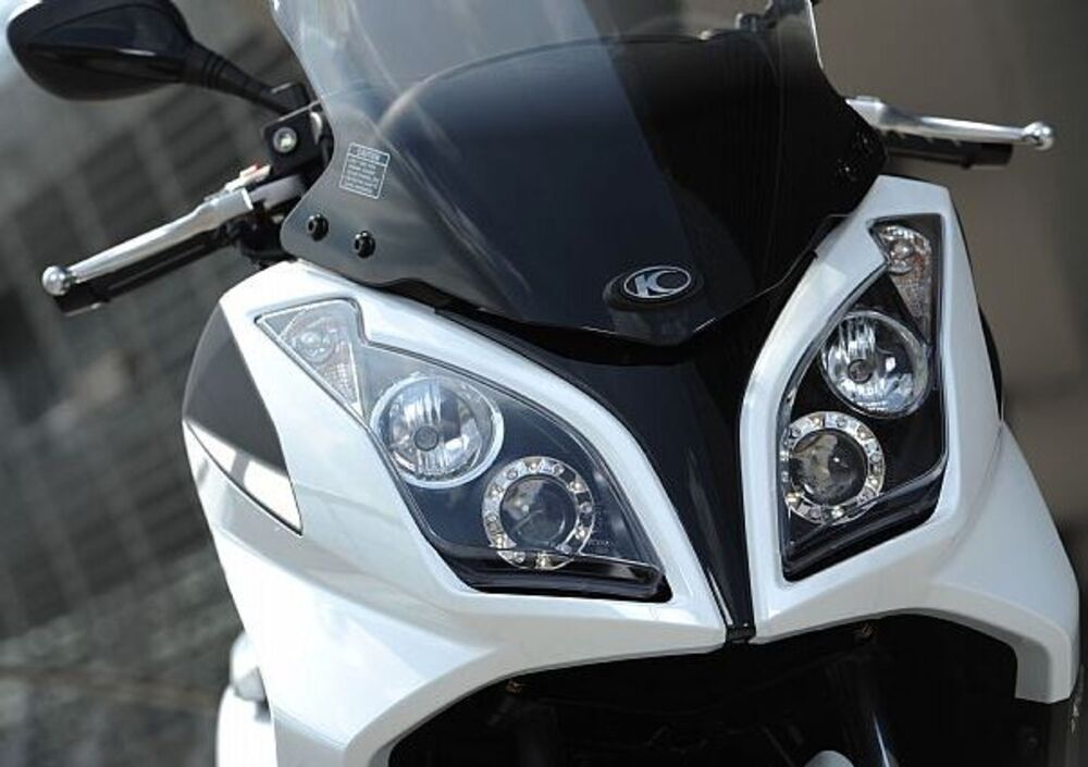 Kymco Downtown 300i ABS (2009 - 17) (3)