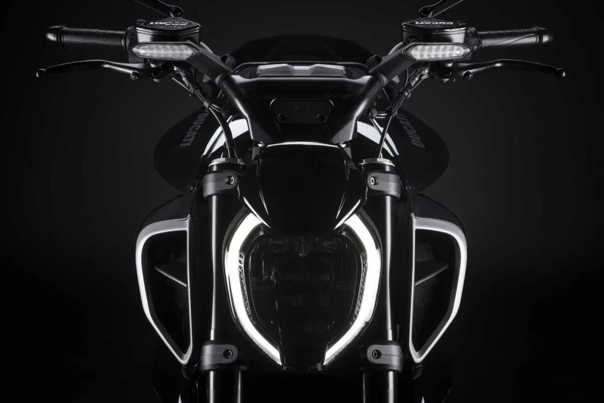 Cambia in tutto la nuova Ducati Diavel V4 2023 (6)