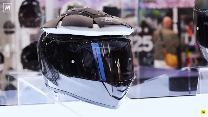 EICMA 2022. Airoh: il sogno del casco-airbag [VIDEO]