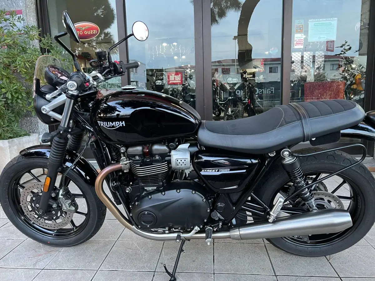 Triumph Street Twin 900 (2021 - 22) (2)