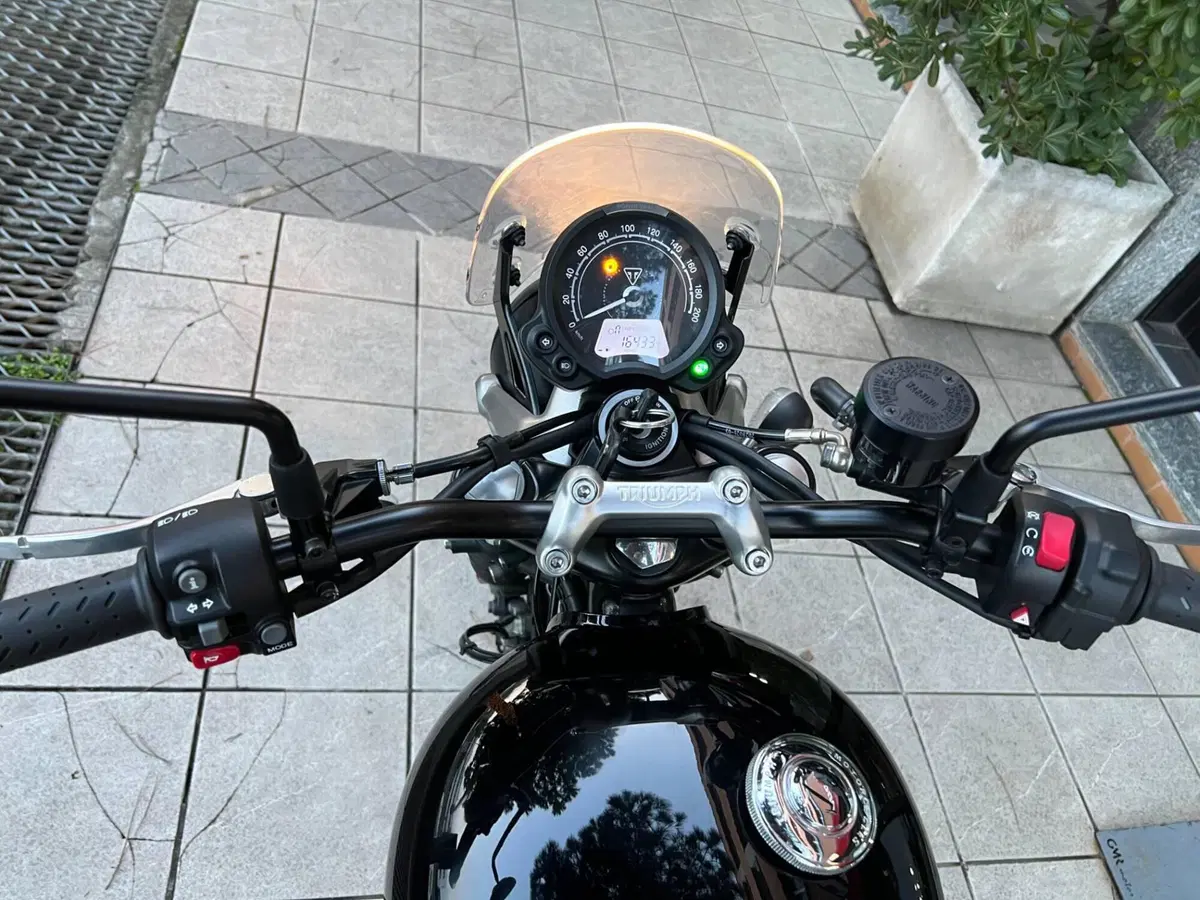 Triumph Street Twin 900 (2021 - 22) (4)