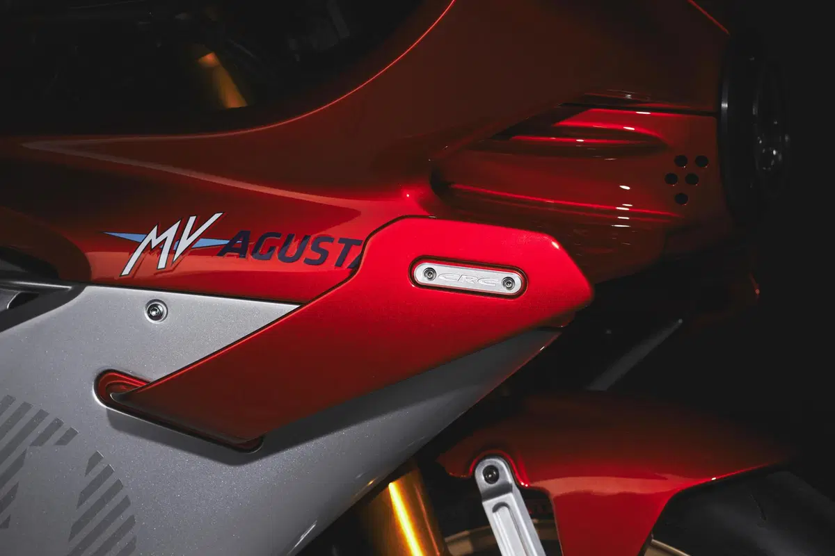 MV Agusta Superveloce 1000 Serie Oro (2)