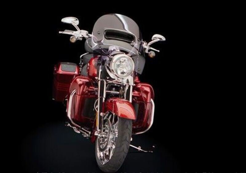 Harley-Davidson CVO - Custom Vehicle Operations 1800 Road King (2012 - 13) - FLHRSE (2)