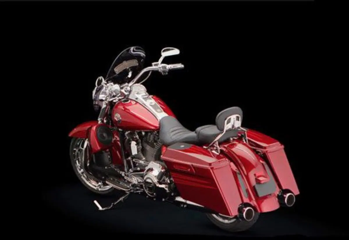Harley-Davidson CVO - Custom Vehicle Operations 1800 Road King (2012 - 13) - FLHRSE (4)