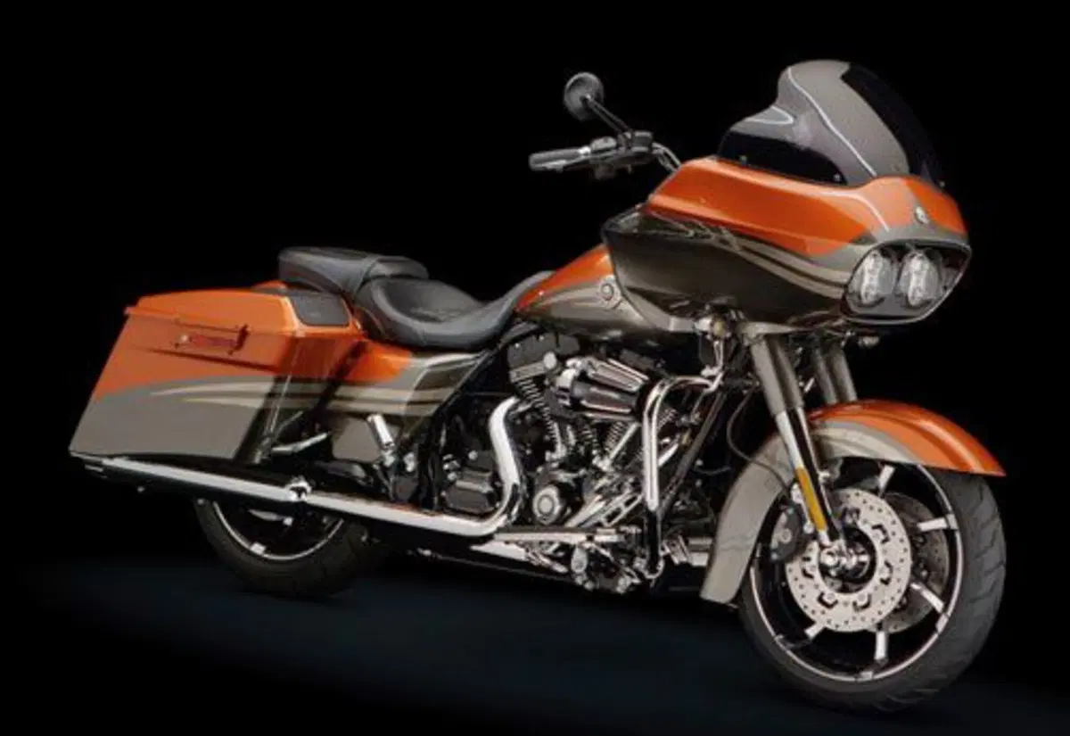 Harley-Davidson CVO - Custom Vehicle Operations 1800 Road Glide Custom (2013) - FLTRXSE (3)