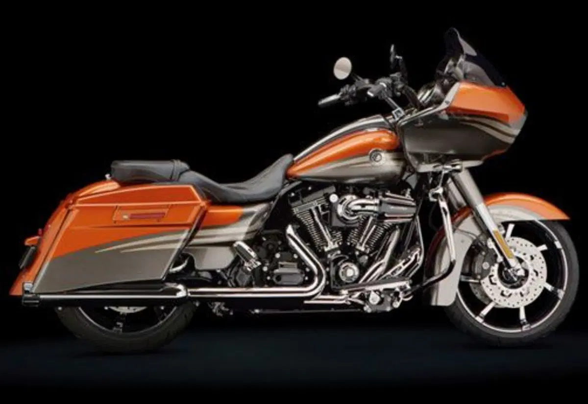 Harley-Davidson CVO - Custom Vehicle Operations 1800 Road Glide Custom (2013) - FLTRXSE (4)