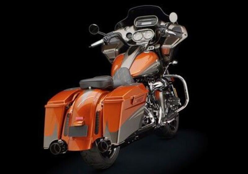 Harley-Davidson CVO - Custom Vehicle Operations 1800 Road Glide Custom (2013) - FLTRXSE (5)