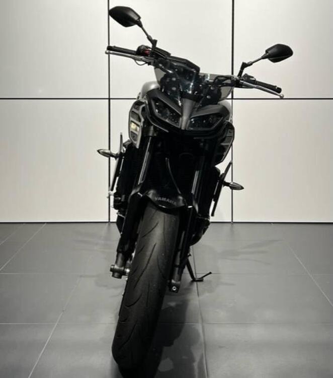 Yamaha MT-09 (2017 - 20) (2)