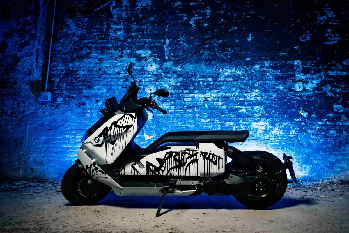 BMW CE04 by Flycat: quando arte e due ruote si incontrano