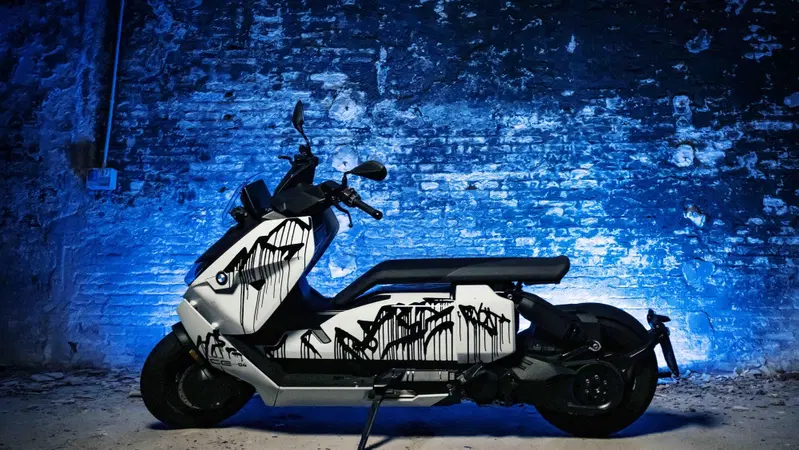 BMW CE04 by Flycat: quando arte e due ruote si incontrano