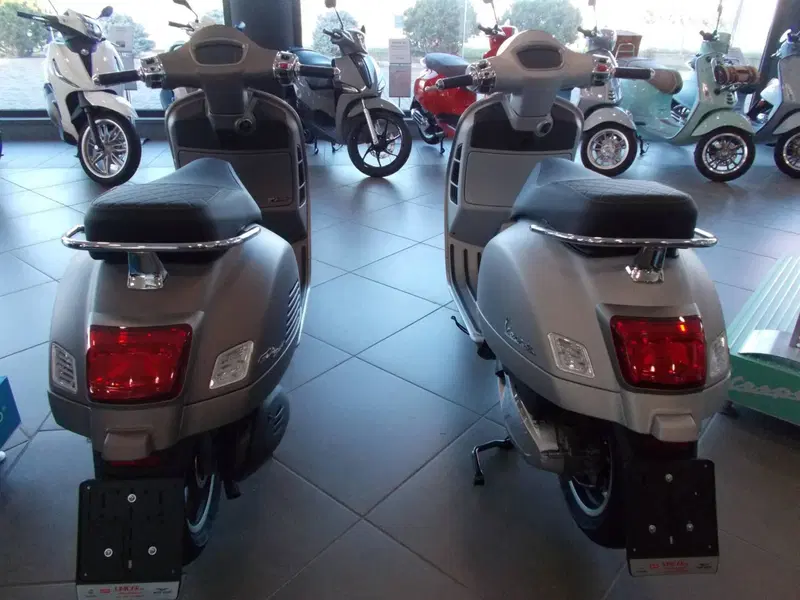 Vespa GTS 300 Supertech Hpe (2021 - 22) (9)