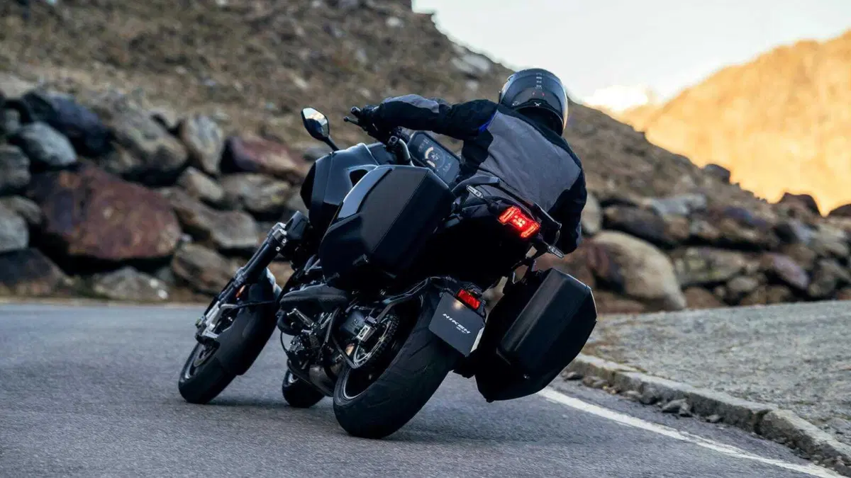 Yamaha Niken GT 2023: rivista, 890 cc e con novità [GALLERY] (11)