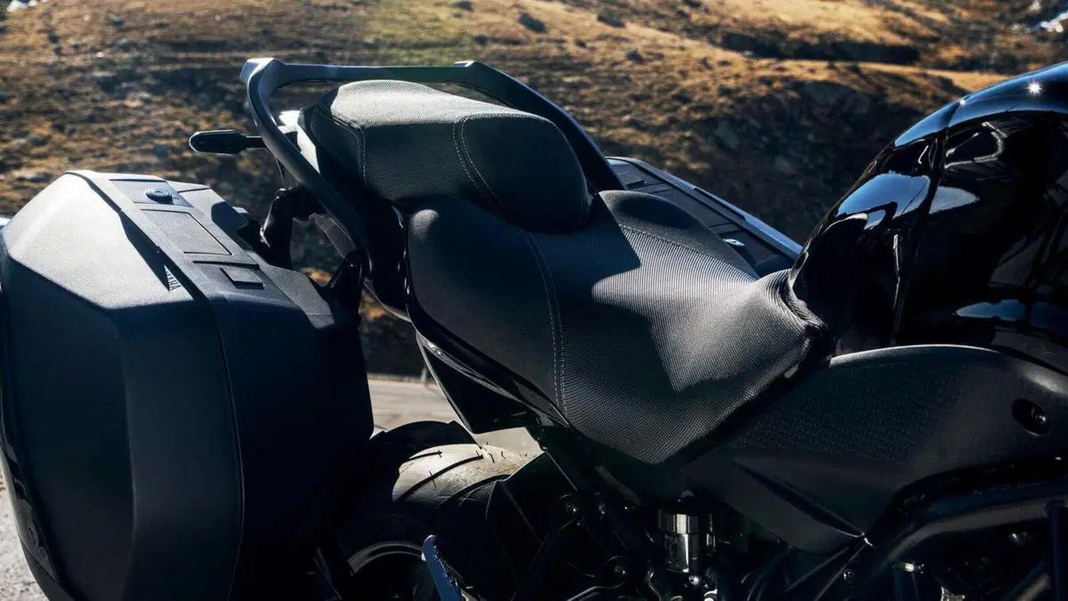Yamaha Niken GT 2023: rivista, 890 cc e con novità [GALLERY] (12)