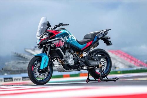 CFMoto 800MT Sport R. Una “R” che si traduce crossover sportiva