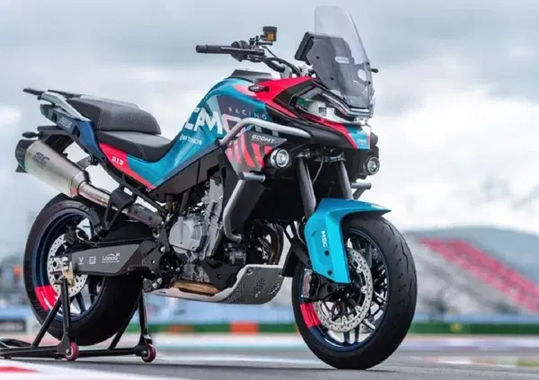 CFMoto 800MT Sport R. Una “R” che si traduce crossover sportiva