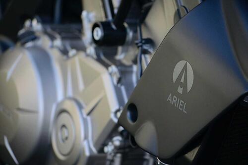 Arriva la Ariel Ace Black Edition. L'inglese con il V4 Honda (7)