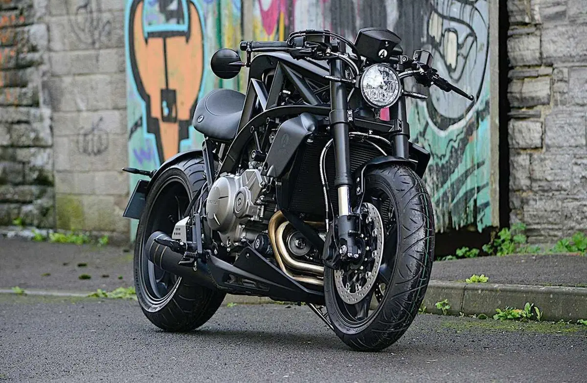 Arriva la Ariel Ace Black Edition. L'inglese con il V4 Honda (10)