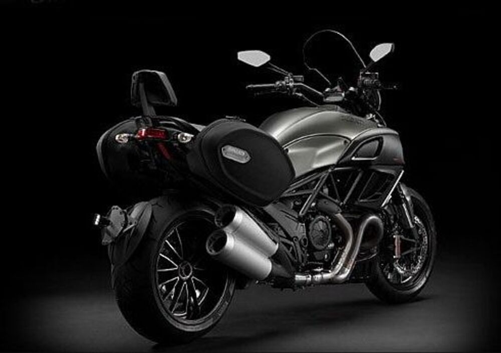 Ducati Diavel 1200 Strada (2010 - 14) (3)