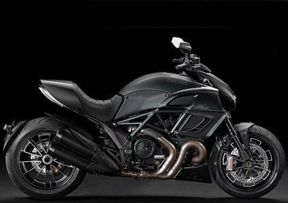 Ducati Diavel 1200 Dark (2012 - 13) (2)