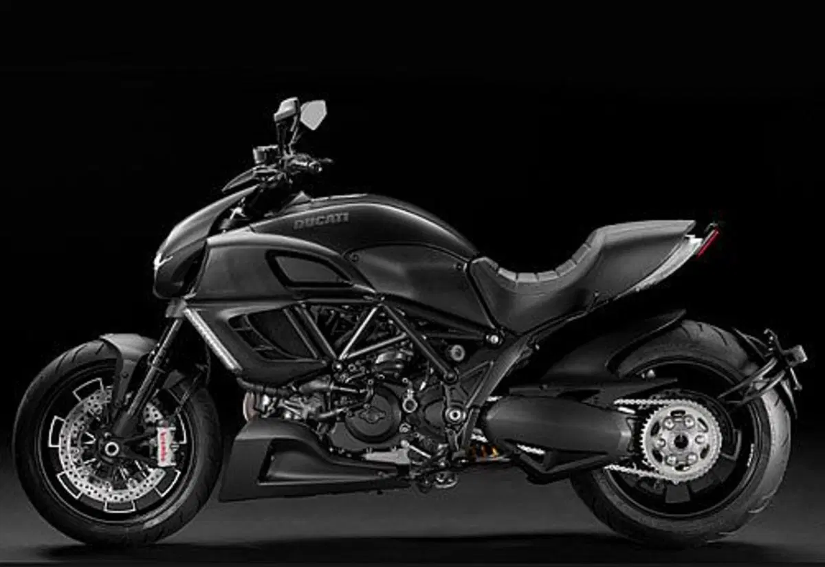 Ducati Diavel 1200 Diavel 1200 Dark (2012 - 13) (3)